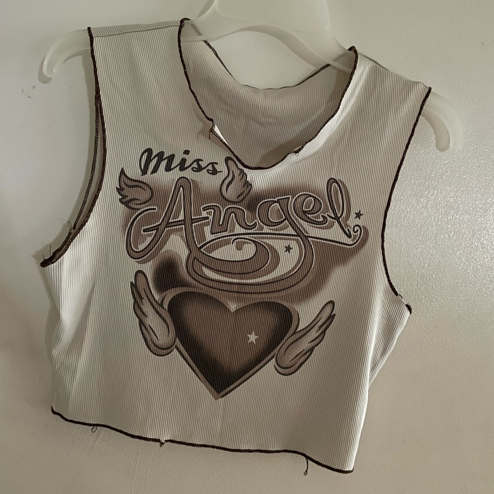 SHEIN Cream Muscle Tee Crop Top with Cut Out